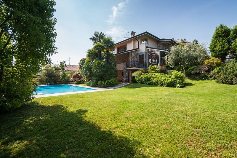 B&B Villa Adriano เดเซนซาโนเดลการ์ดา ภายนอก รูปภาพ