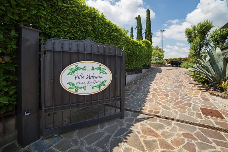 B&B Villa Adriano เดเซนซาโนเดลการ์ดา ภายนอก รูปภาพ