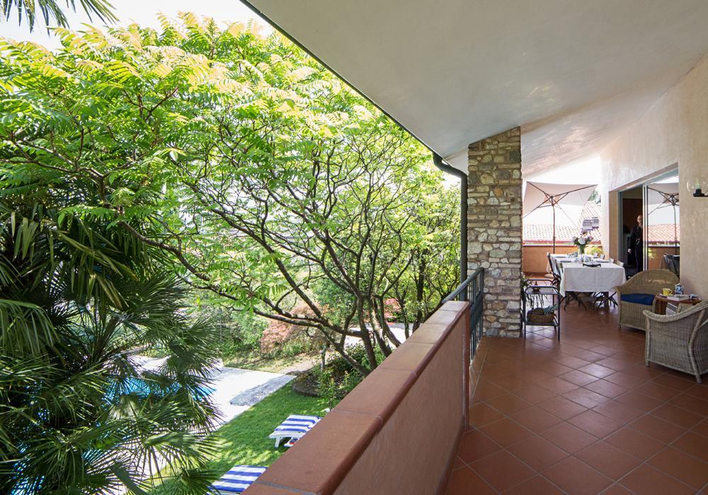 B&B Villa Adriano เดเซนซาโนเดลการ์ดา ภายนอก รูปภาพ