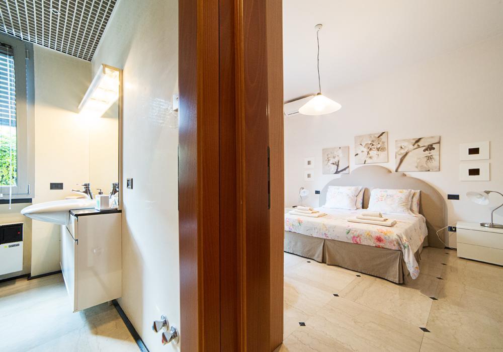 B&B Villa Adriano เดเซนซาโนเดลการ์ดา ภายนอก รูปภาพ