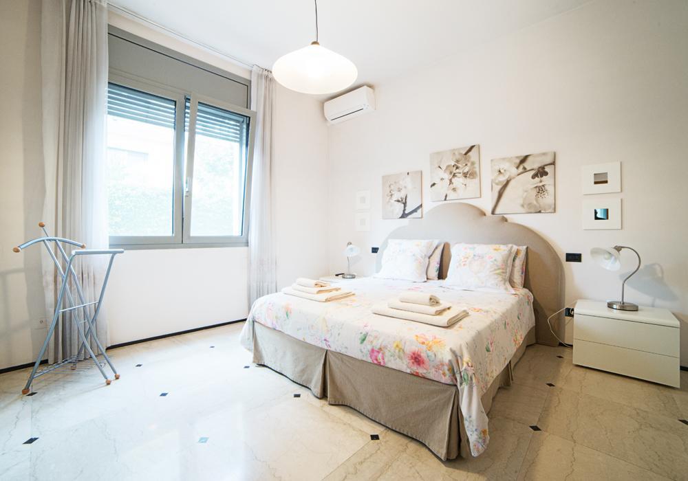 B&B Villa Adriano เดเซนซาโนเดลการ์ดา ภายนอก รูปภาพ