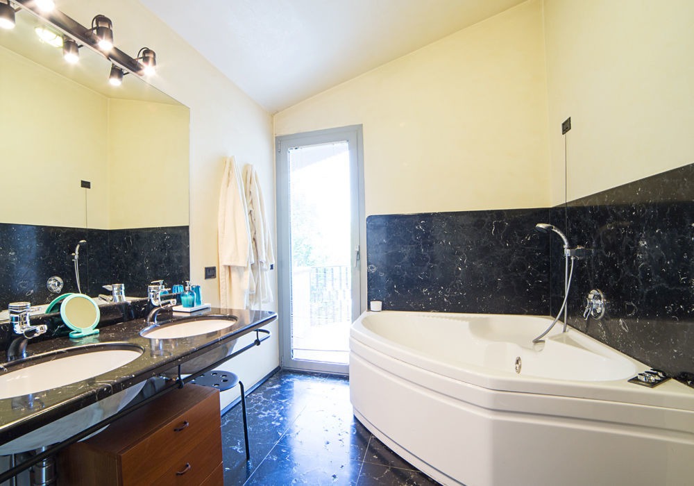 B&B Villa Adriano เดเซนซาโนเดลการ์ดา ภายนอก รูปภาพ