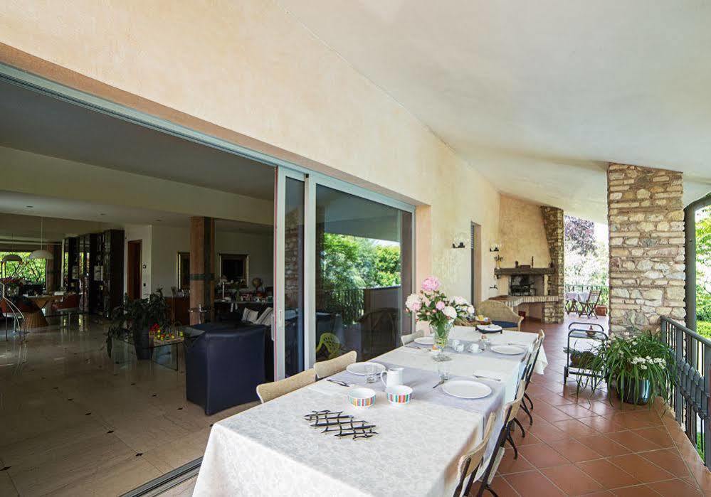 B&B Villa Adriano เดเซนซาโนเดลการ์ดา ภายนอก รูปภาพ