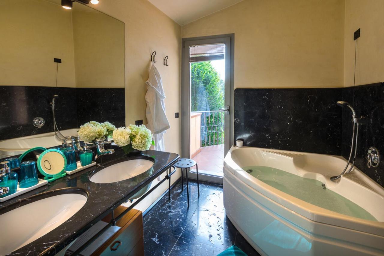 B&B Villa Adriano เดเซนซาโนเดลการ์ดา ภายนอก รูปภาพ